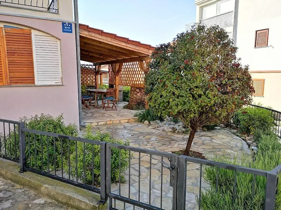 Apartmani Kovacicek 6 Biograd Na Moru